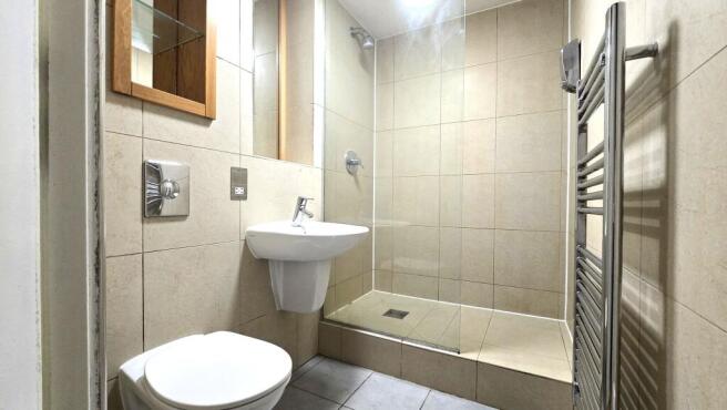 3 bed Apartment to rent Image 4
