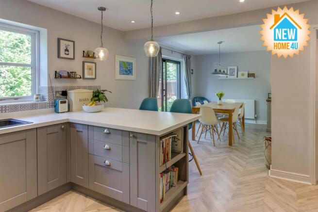 KITCHEN / DINING ROOM: