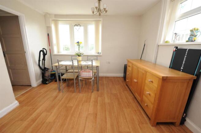 3 bed Semi-Detached for sale Image 4