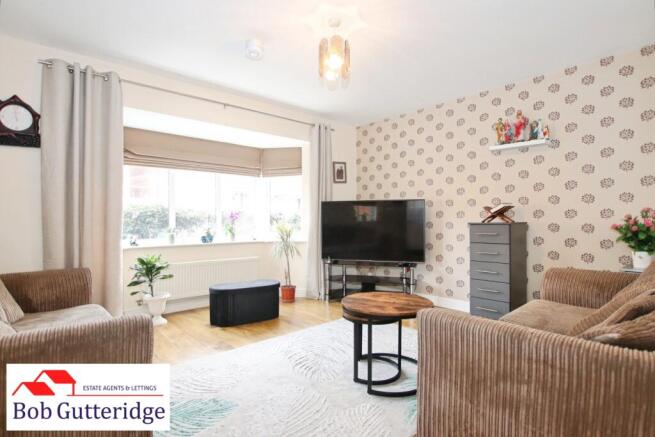 BAY-FRONTED LOUNGE