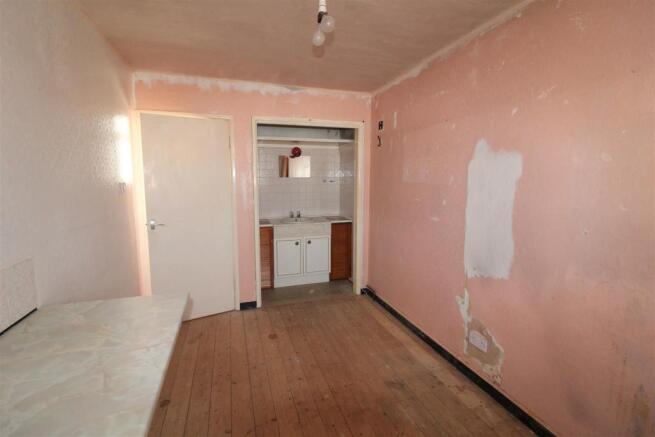 Bedroom 3 photo 2.jpg