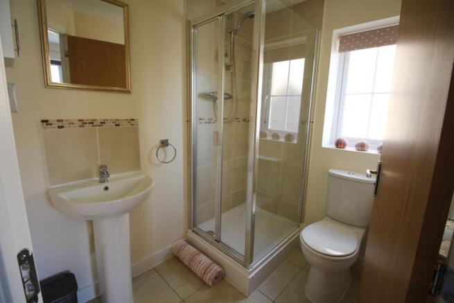 En Suite to Bedroom 2