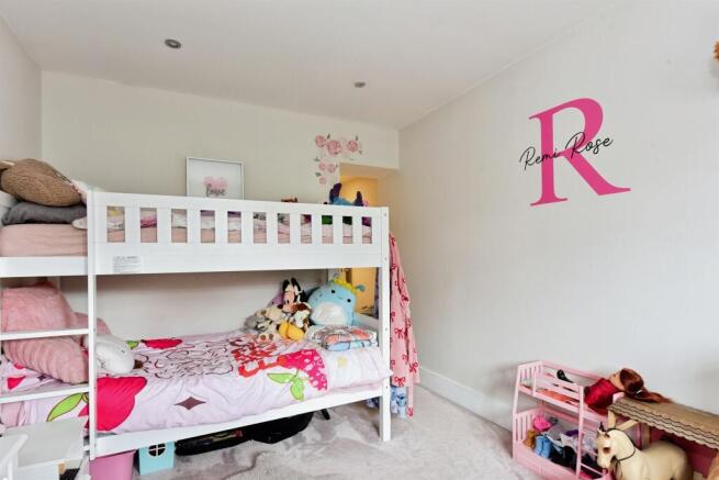 3 bed Semi-Detached for sale Image 12