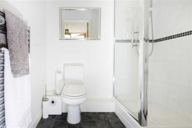 EN-SUITE SHOWER ROOM