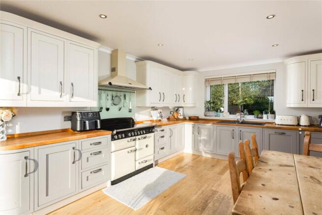 4 bed Semi-Detached for sale Image 3