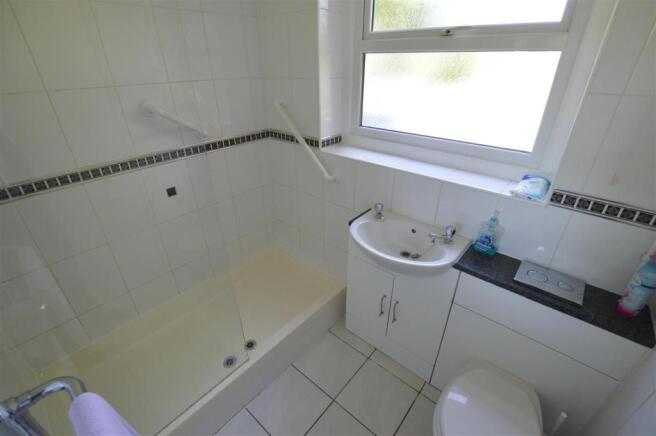SHOWER ROOM.jpg