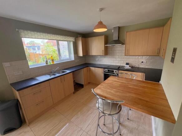 Kitchen 2.jpg