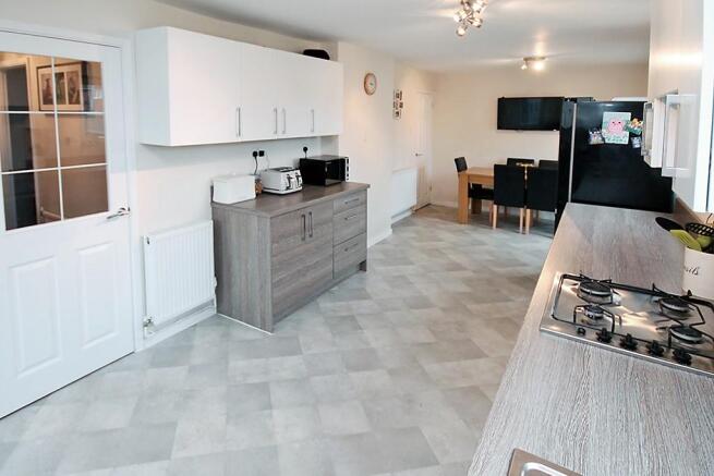 Kitchen/Dining 
