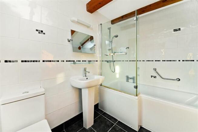 ENSUITE BATHROOM