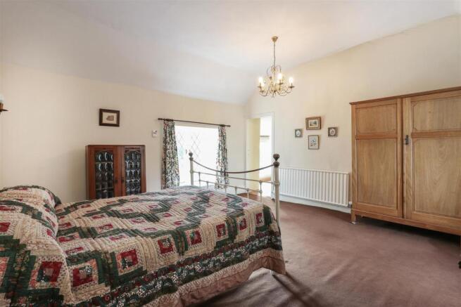 Bed3.jpg