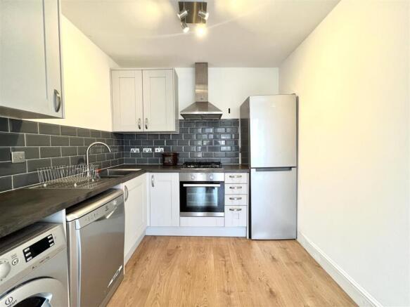 Two Bedroom Flat to Let, Leytonstone, E11 (£2,150 pcm) - Widok 4