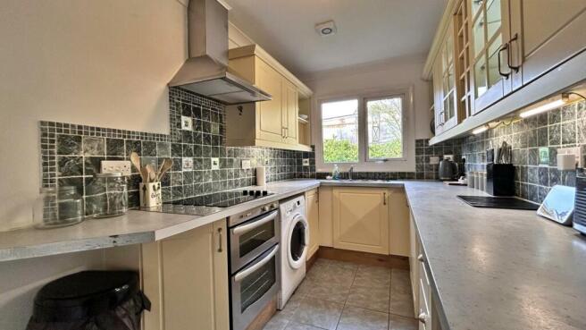 Kitchen 2.jpg