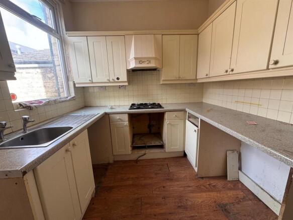 kitchen straight on.jpg