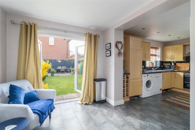 Hudson Close 8-Kitchen G.jpg