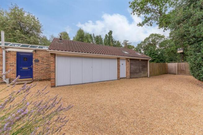Little Tangley-Salt-Box-Road-Guildford-bungalow-IM