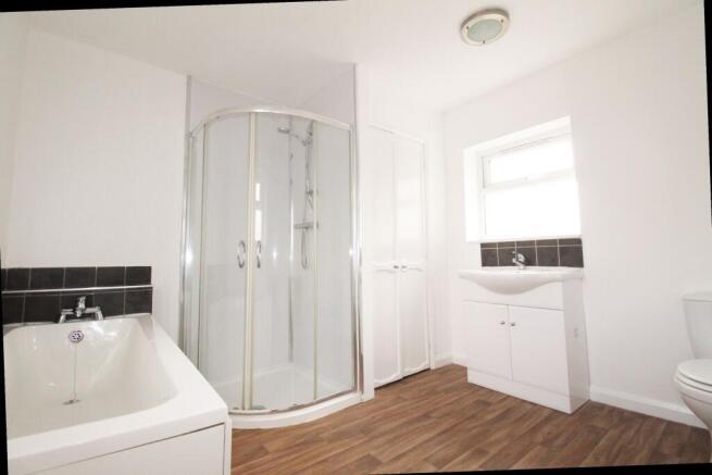 2 bed Terraced to rent Image 4