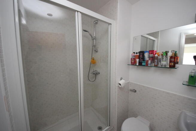 2 bed Apartment to rent Image 8
