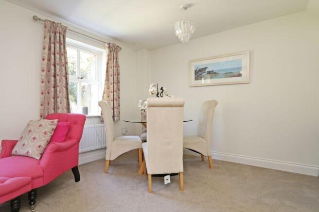Lounge/Dining ...