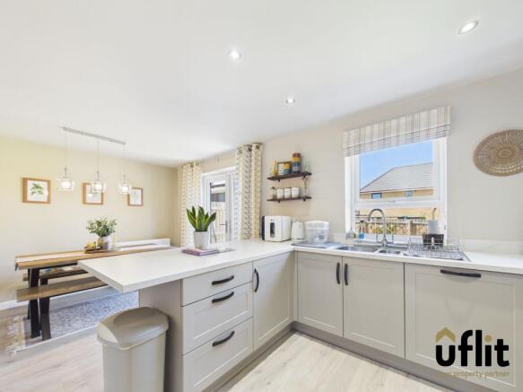 4 bed Detached for sale Image 8