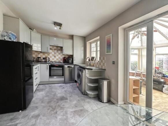 2 bed Terraced for sale Image 6