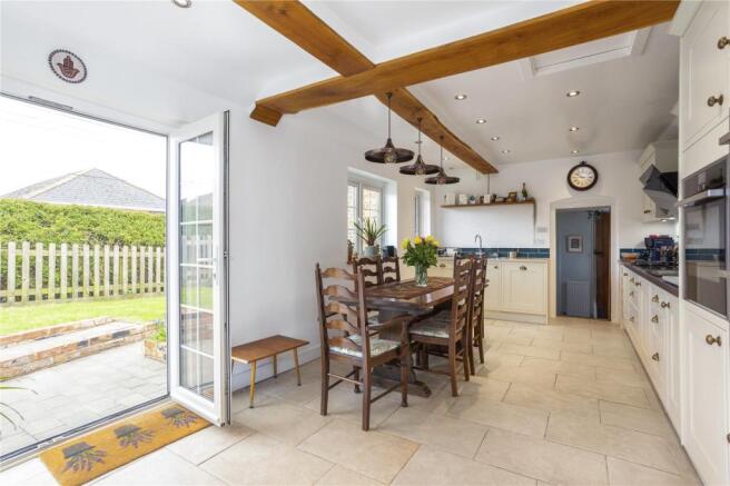 Kitchen/B'fast Room