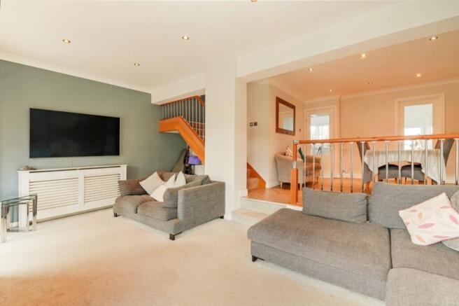 4 bed Detached for sale Image 8