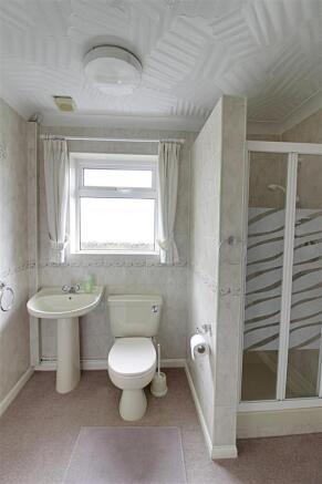 ensuite.jpg