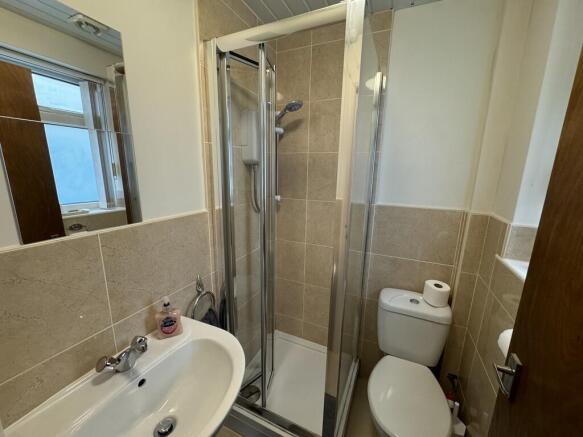 1 bed House Share to rent Image 6