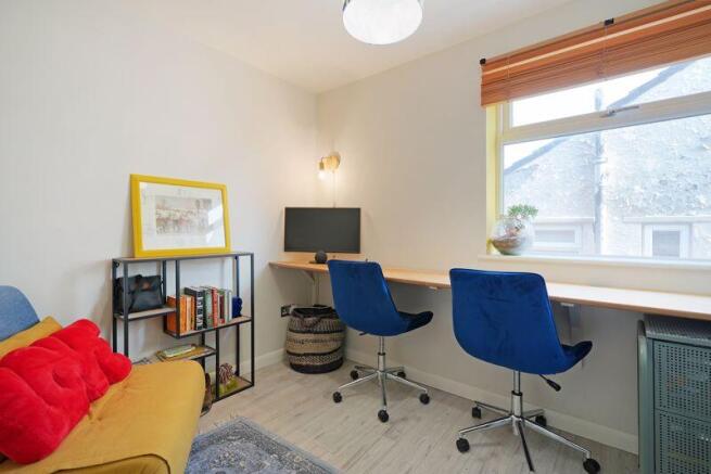 Bedroom / Study