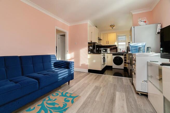 Lounge / Kitchen