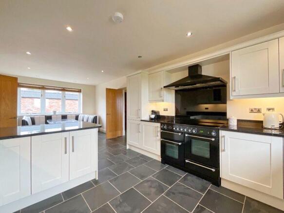 Kitchen/Breakfast Room