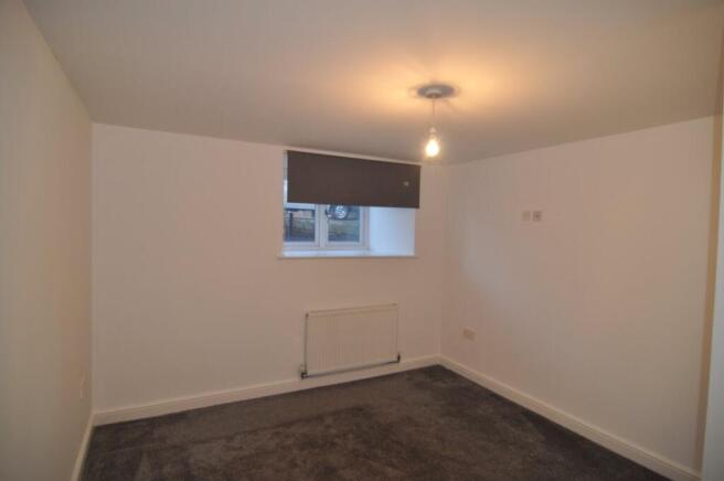 2 bed Apartment to rent Image 4