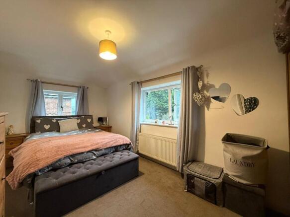 3 bed Semi-Detached for sale Image 9