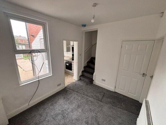 2 bed House to rent Image 8