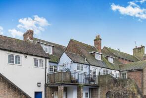 2a, St Cyriacs, Chichester PO19 1AN