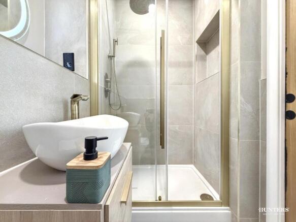 2 bed Apartment for sale Image 12