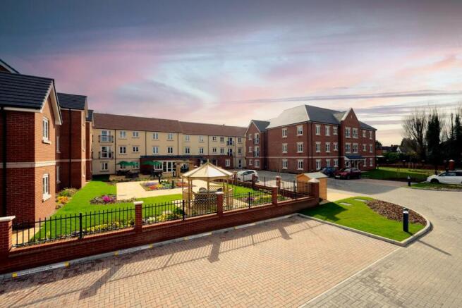 Exterior Knox Court - Main Entrance & Parking