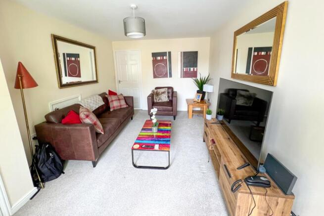 2 bed Semi-Detached to rent Image 4