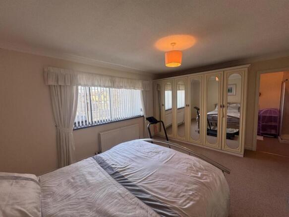4 bed Detached for sale Image 12