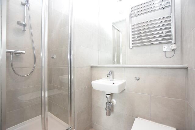 2 bed Apartment to rent Image 5