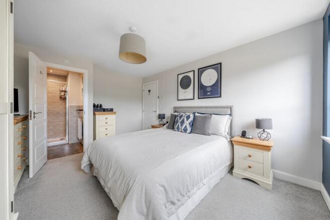 5 bed Detached for sale Image 6