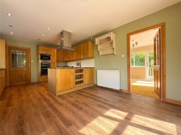 6 bed Detached for sale Image 7
