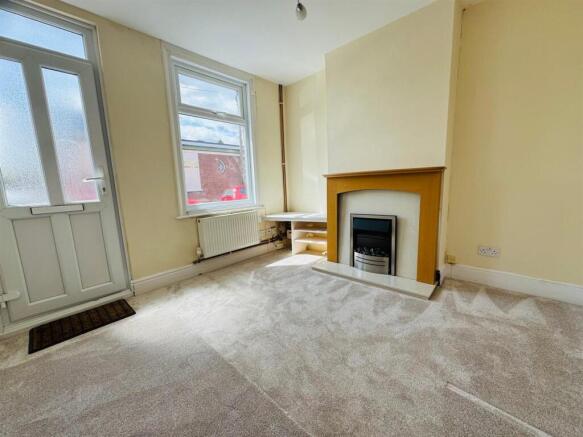 LIVING ROOM: