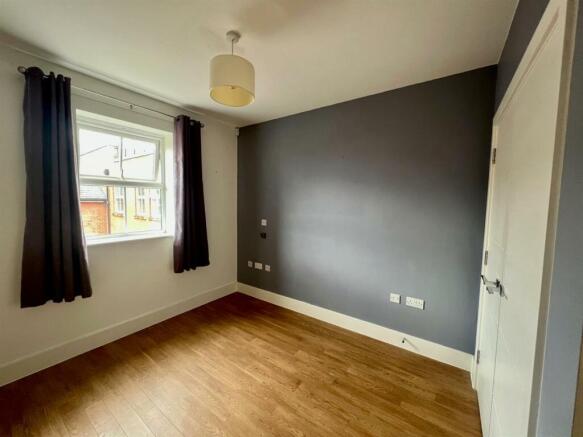 93 bedroom 1.jpg