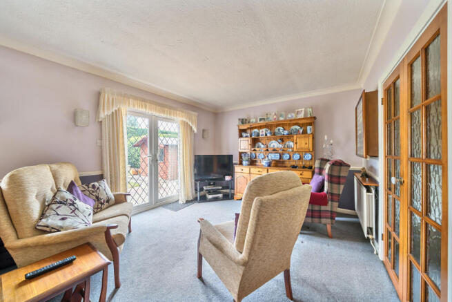 Willow Avenue, Denham, Uxbridge photo 3