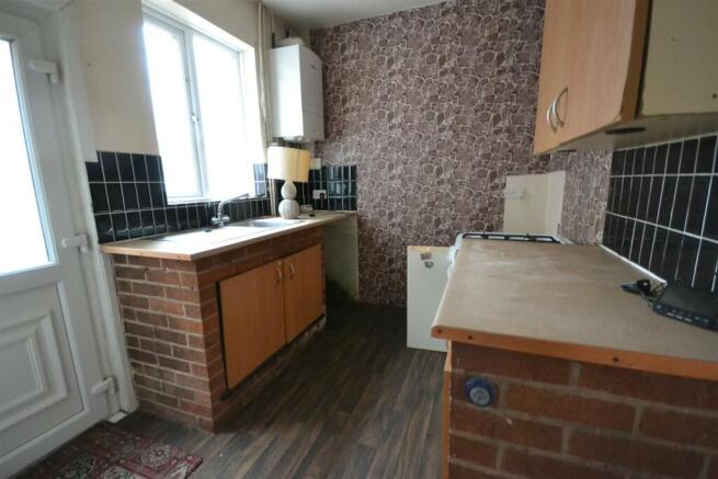 FITTED KITCHEN