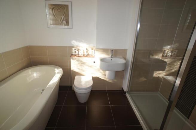 LUXURY BATHROOM/SHOW