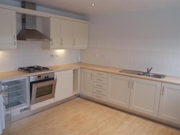FITTED KITCHEN