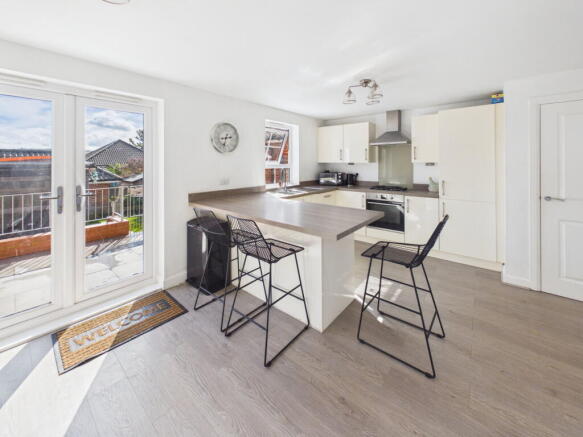 4 bed Detached for sale Image 5