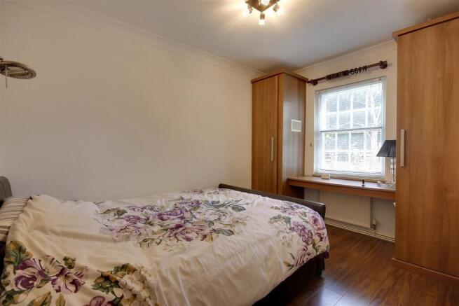 2 bed Apartment to rent Image 6